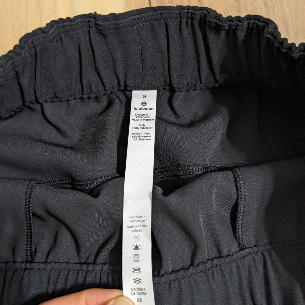 NWT! Lululemon On The Fly Skirt In Black Size 8 - Picture 6 of 15
